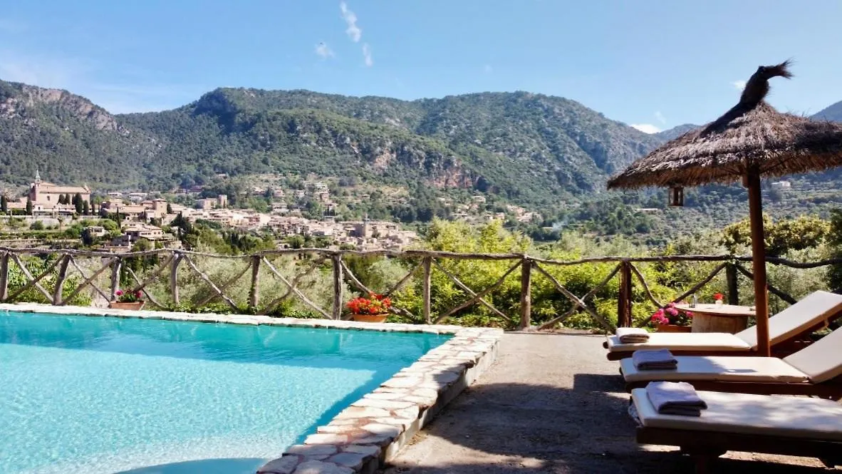 Fabulous Rustic Villa Set On Mountain With Unique Views location